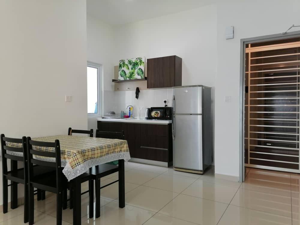 Mesahill Nilai 2 Room Condo - Fast Wifi, Amazing Pool & Tv Eksteriør billede